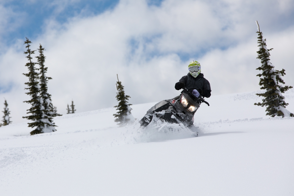 snowmobiling-in-castlegar-1
